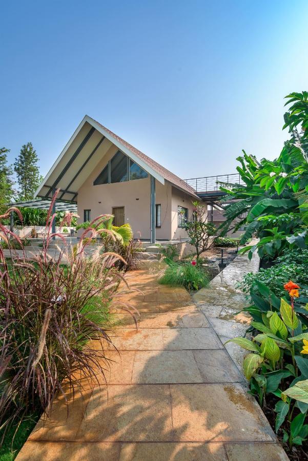 Saffronstays Eden, Nashik - Pet-Friendly Villa With Pool, Jacuzzi & Grape Farm Buitenkant foto