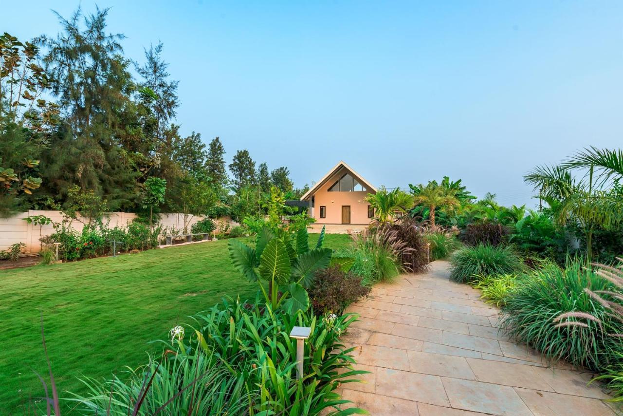 Saffronstays Eden, Nashik - Pet-Friendly Villa With Pool, Jacuzzi & Grape Farm Buitenkant foto