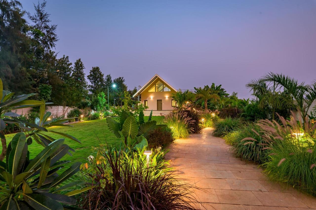 Saffronstays Eden, Nashik - Pet-Friendly Villa With Pool, Jacuzzi & Grape Farm Buitenkant foto