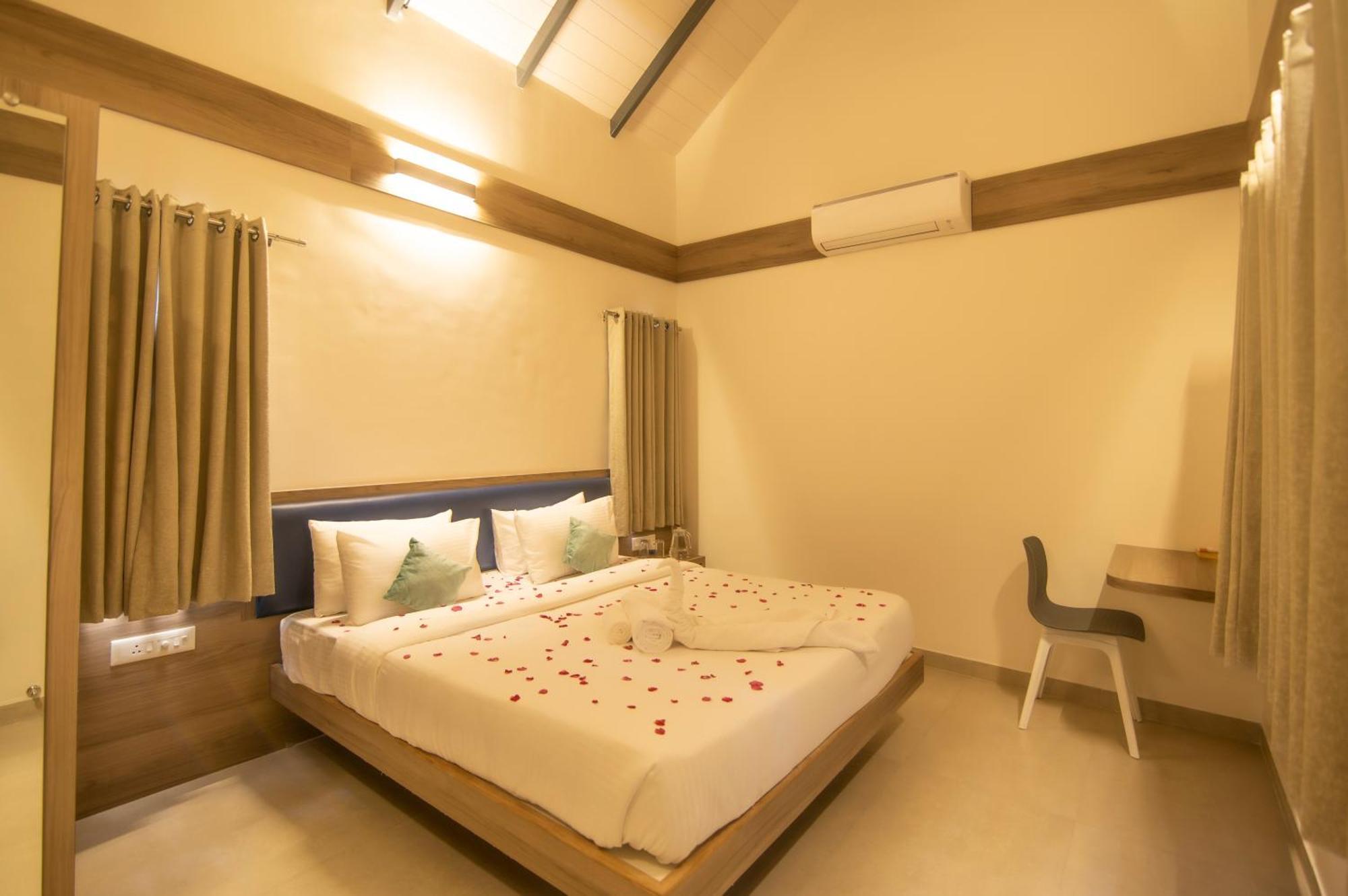 Saffronstays Eden, Nashik - Pet-Friendly Villa With Pool, Jacuzzi & Grape Farm Buitenkant foto